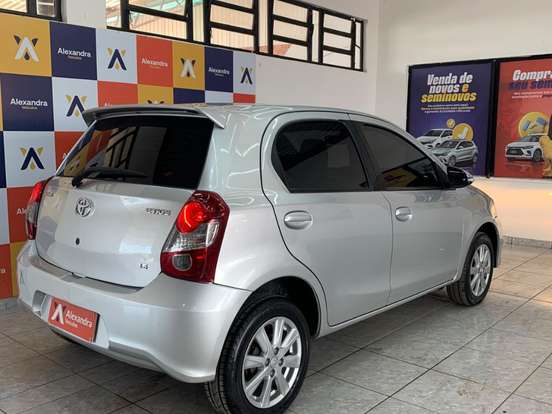 TOYOTA-ETIOS-1.5 X PLUS 16V FLEX 4P AUTOMÁTICO TOYOTA-ETIOS-2019