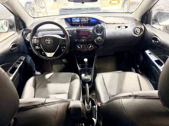 TOYOTA-ETIOS-2017