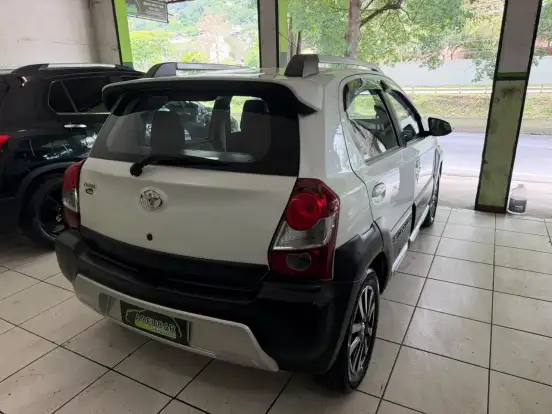 TOYOTA-ETIOS CROSS-2015
