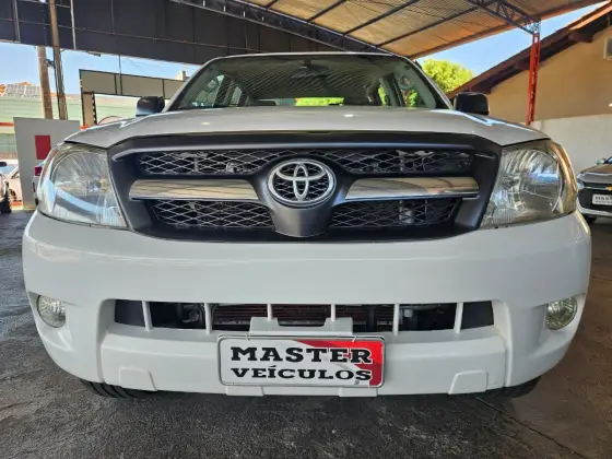 TOYOTA HILUX 2.5 STD 4X4 CD 16V TURBO DIESEL 4P MANUAL