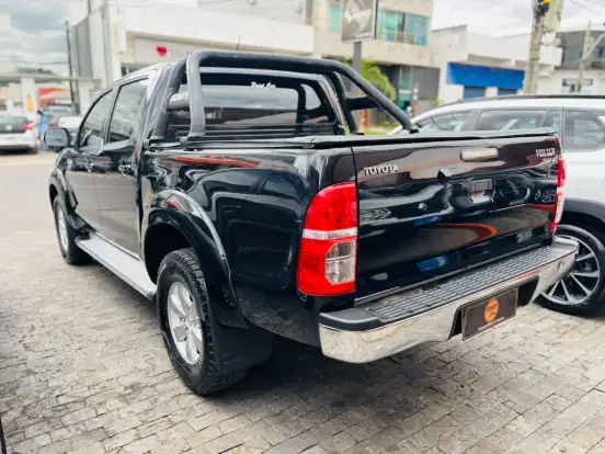 TOYOTA-HILUX-2.7 SRV 4X2 CD 16V FLEX 4P AUTOMÁTICO TOYOTA-HILUX-2014