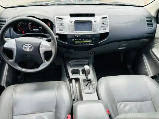 TOYOTA-HILUX-2.7 SRV 4X2 CD 16V FLEX 4P AUTOMÁTICO TOYOTA-HILUX-2014