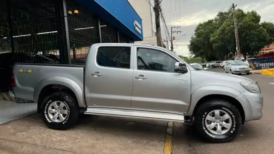TOYOTA-HILUX-2015
