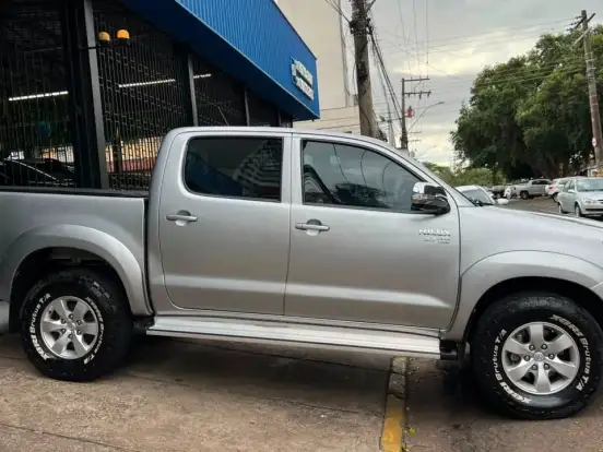 TOYOTA-HILUX-2.7 SRV 4X4 CD 16V FLEX 4P AUTOMÁTICO TOYOTA-HILUX-2015