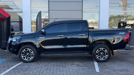 TOYOTA-HILUX-2025