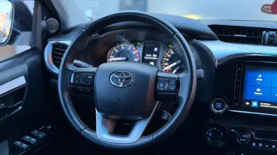 TOYOTA-HILUX-2.8 D-4D TURBO DIESEL CD SRV 4X4 AUTOMÁTICO TOYOTA-HILUX-2025
