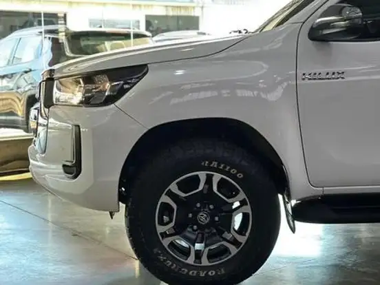 TOYOTA-HILUX-2.8 D-4D TURBO DIESEL CD SRV 4X4 AUTOMÁTICO TOYOTA-HILUX-2023