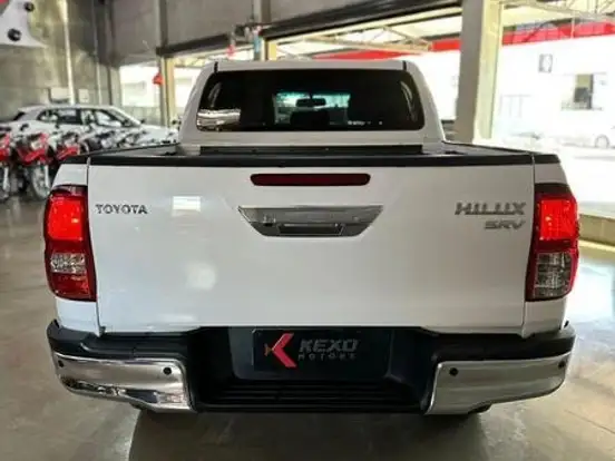 TOYOTA-HILUX-2.8 D-4D TURBO DIESEL CD SRV 4X4 AUTOMÁTICO TOYOTA-HILUX-2023