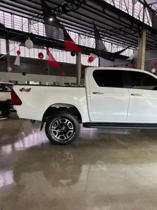 TOYOTA-HILUX-2.8 D-4D TURBO DIESEL CD SRV 4X4 AUTOMÁTICO TOYOTA-HILUX-2023