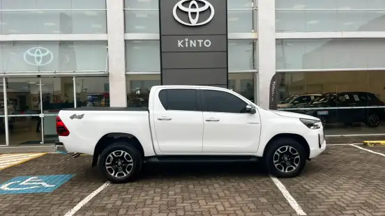 TOYOTA-HILUX-2022