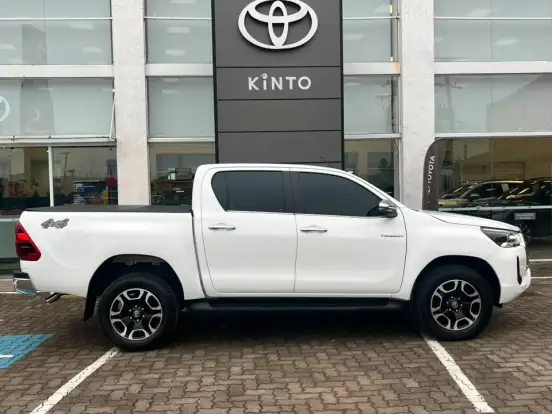 TOYOTA-HILUX-2.8 D-4D TURBO DIESEL CD SRX 4X4 AUTOMÁTICO TOYOTA-HILUX-2022