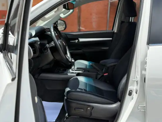 TOYOTA-HILUX-2.8 D-4D TURBO DIESEL CD SRX 4X4 AUTOMÁTICO TOYOTA-HILUX-2022
