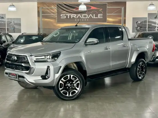 TOYOTA-HILUX-2.8 D-4D TURBO DIESEL CD SRX 4X4 AUTOMÁTICO TOYOTA-HILUX-2024