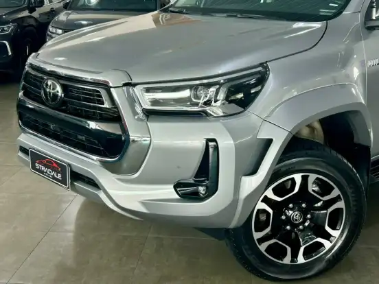 TOYOTA-HILUX-2.8 D-4D TURBO DIESEL CD SRX 4X4 AUTOMÁTICO TOYOTA-HILUX-2024