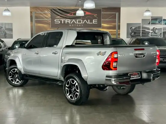 TOYOTA-HILUX-2024