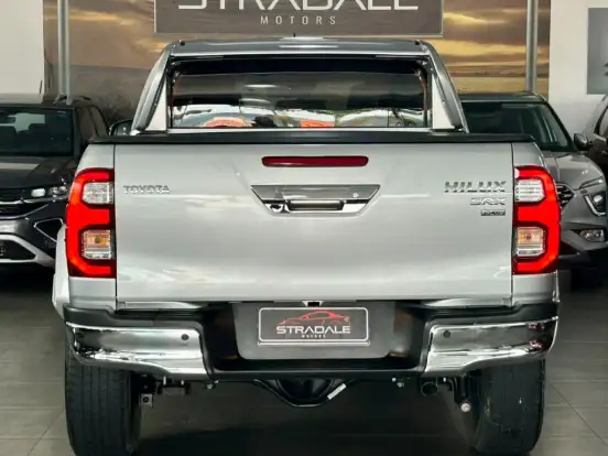 TOYOTA-HILUX-2.8 D-4D TURBO DIESEL CD SRX 4X4 AUTOMÁTICO TOYOTA-HILUX-2024