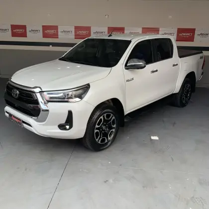 TOYOTA HILUX 2.8 D-4D TURBO DIESEL CD SRX 4X4 AUTOMÁTICO