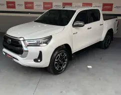 TOYOTA HILUX 2.8 D-4D TURBO DIESEL CD SRX 4X4 AUTOMÁTICO TOYOTA HILUX 2.8 D-4D TURBO DIESEL CD SRX 4X4 AUTOMÁTICO