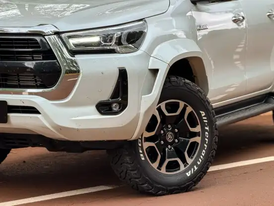 TOYOTA-HILUX-2024