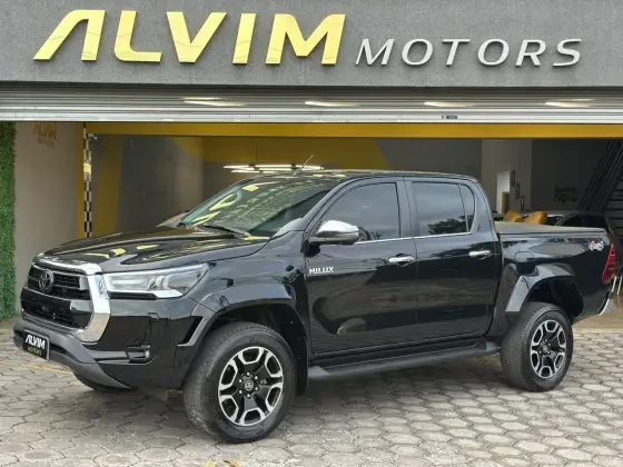 TOYOTA HILUX 2.8 D-4D TURBO DIESEL CD SRX PLUS 4X4 AUTOMÁTICO