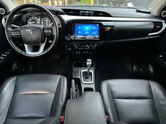 TOYOTA-HILUX-2.8 D-4D TURBO DIESEL CD SRX PLUS 4X4 AUTOMÁTICO TOYOTA-HILUX-2023