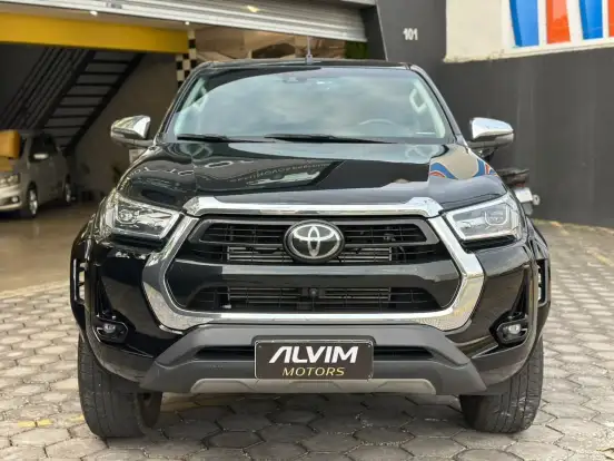 TOYOTA-HILUX-2.8 D-4D TURBO DIESEL CD SRX PLUS 4X4 AUTOMÁTICO TOYOTA-HILUX-2023