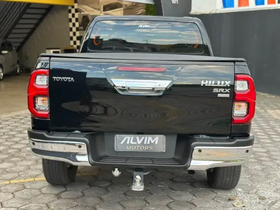 TOYOTA-HILUX-2.8 D-4D TURBO DIESEL CD SRX PLUS 4X4 AUTOMÁTICO TOYOTA-HILUX-2023