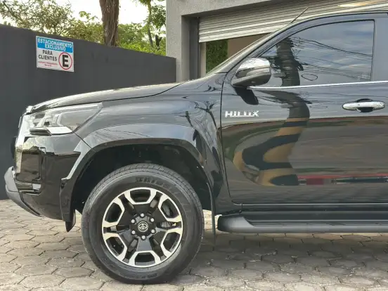 TOYOTA-HILUX-2023