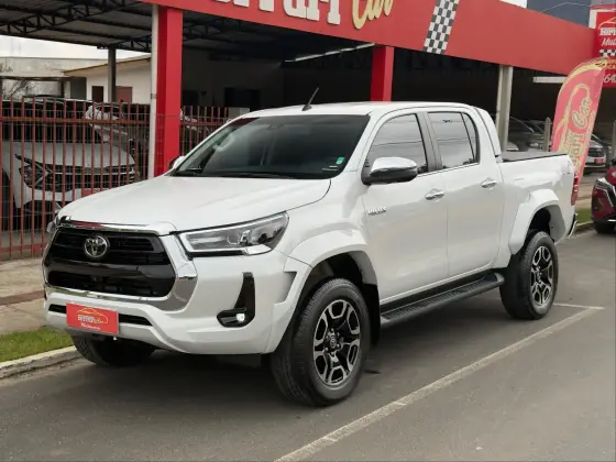 TOYOTA HILUX 2.8 D-4D TURBO DIESEL CD SRX PLUS 4X4 AUTOMÁTICO