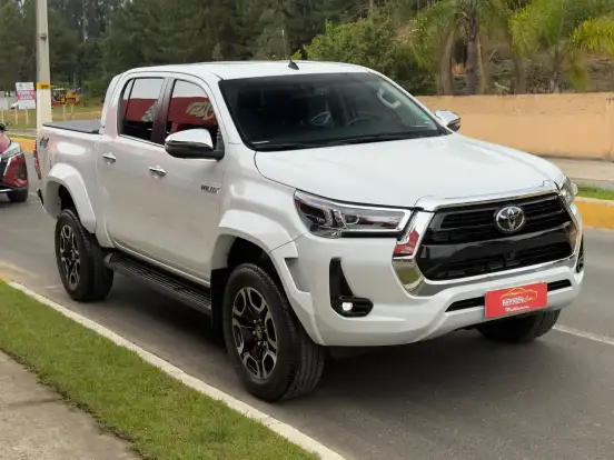 TOYOTA-HILUX-2.8 D-4D TURBO DIESEL CD SRX PLUS 4X4 AUTOMÁTICO TOYOTA-HILUX-2025
