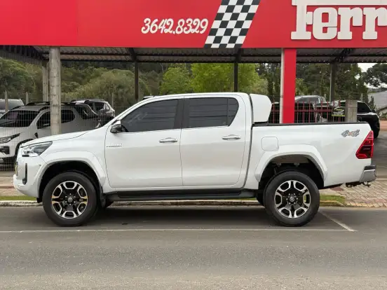 TOYOTA-HILUX-2.8 D-4D TURBO DIESEL CD SRX PLUS 4X4 AUTOMÁTICO TOYOTA-HILUX-2025