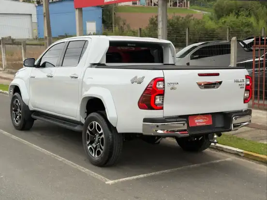 TOYOTA-HILUX-2.8 D-4D TURBO DIESEL CD SRX PLUS 4X4 AUTOMÁTICO TOYOTA-HILUX-2025