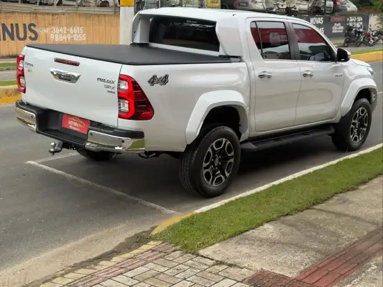 TOYOTA-HILUX-2025