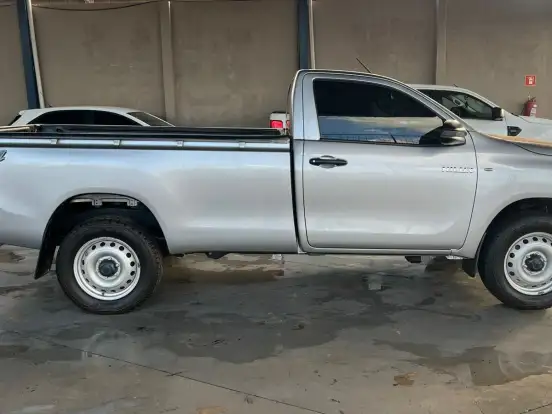 TOYOTA-HILUX-2.8 D-4D TURBO DIESEL CS 4X4 MANUAL TOYOTA-HILUX-2023