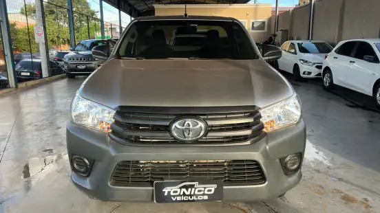 TOYOTA-HILUX-2023
