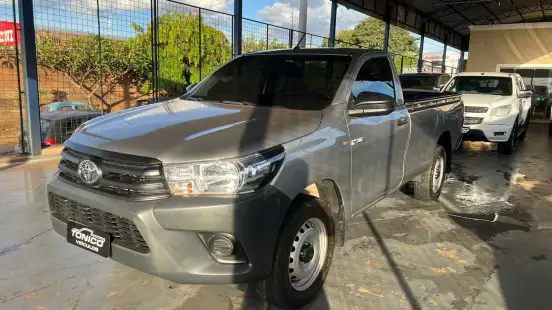 TOYOTA-HILUX-2023