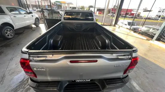 TOYOTA-HILUX-2023