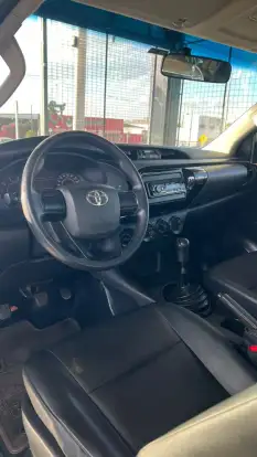 TOYOTA-HILUX-2023