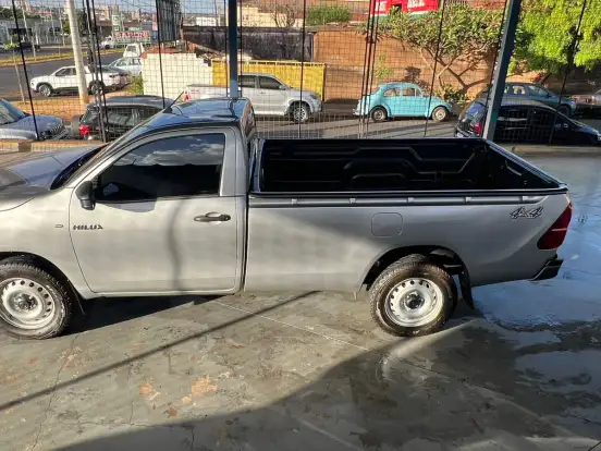 TOYOTA-HILUX-2.8 D-4D TURBO DIESEL CS 4X4 MANUAL TOYOTA-HILUX-2023