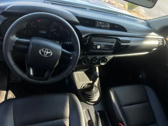 TOYOTA-HILUX-2023