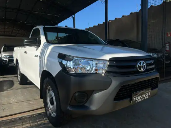 TOYOTA-HILUX-2023