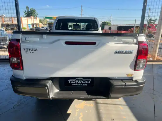 TOYOTA-HILUX-2.8 D-4D TURBO DIESEL CS 4X4 MANUAL TOYOTA-HILUX-2023