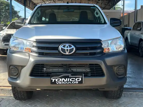 TOYOTA-HILUX-2023