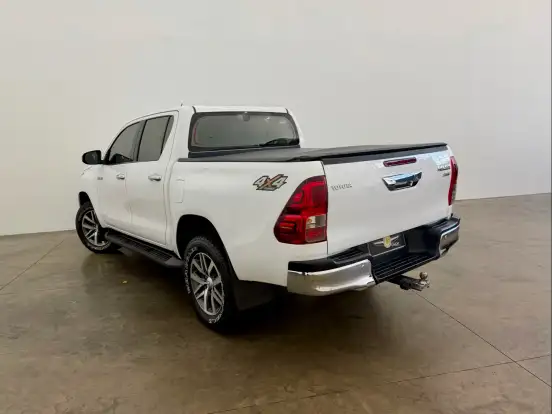 TOYOTA-HILUX-2016
