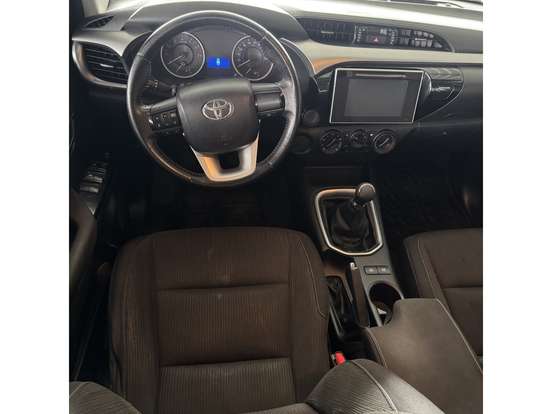 TOYOTA-HILUX-2017