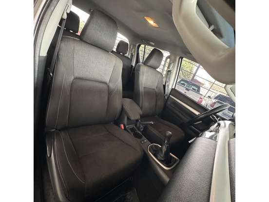 TOYOTA-HILUX-2.7 SR 4X2 CD 16V FLEX 4P MANUAL TOYOTA-HILUX-2017