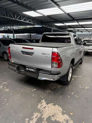 TOYOTA-HILUX-2017