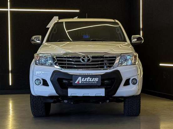 TOYOTA-HILUX-2014