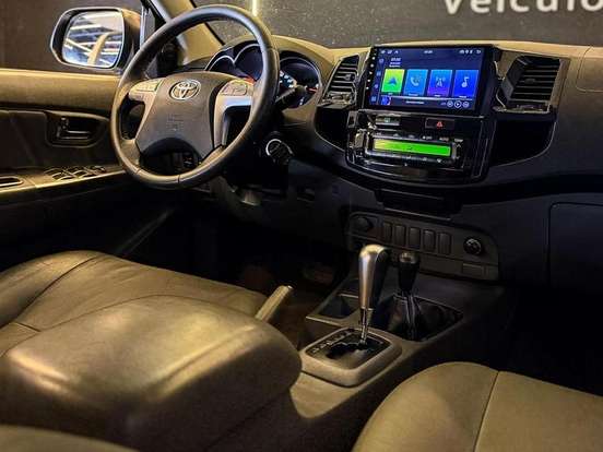 TOYOTA-HILUX-2014