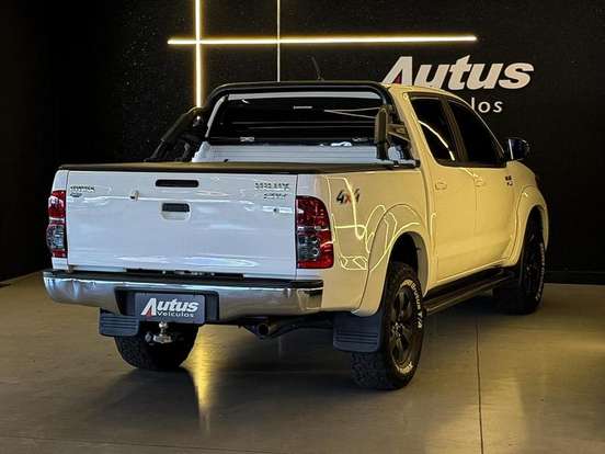 TOYOTA-HILUX-2014